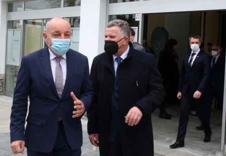 VLADA NA OBISKU V CERKNICI 15 FOTO LJUBO VUKELIČ